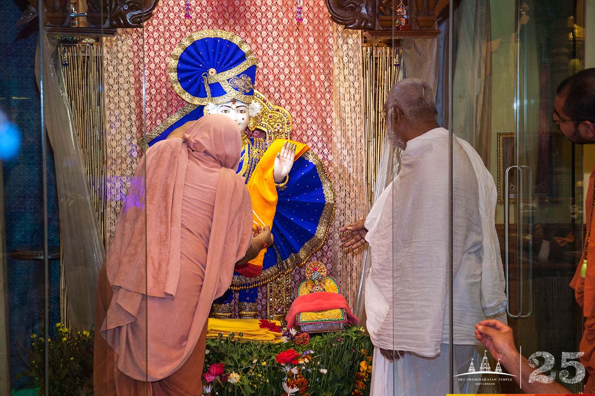 ©1987-2017 SKS Swaminarayan Temple East London